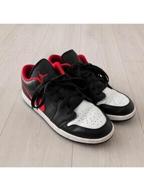 Air Jordan 1 Low Black Red White Sneakers Size 6Y Women’s 7.5